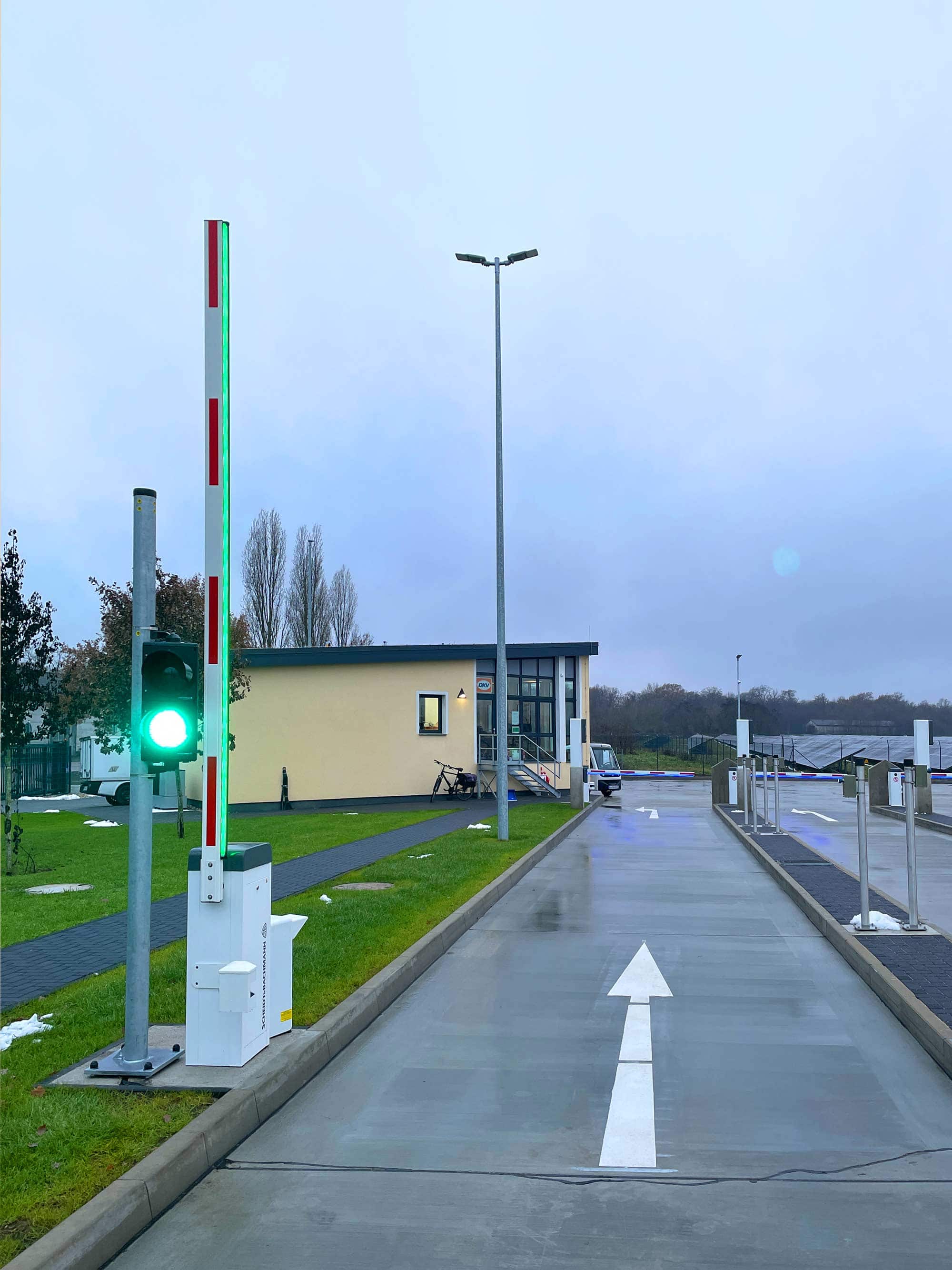 Охраняем паркинг за камиони A9 / LKW-Sicherheitsparkplatz A9