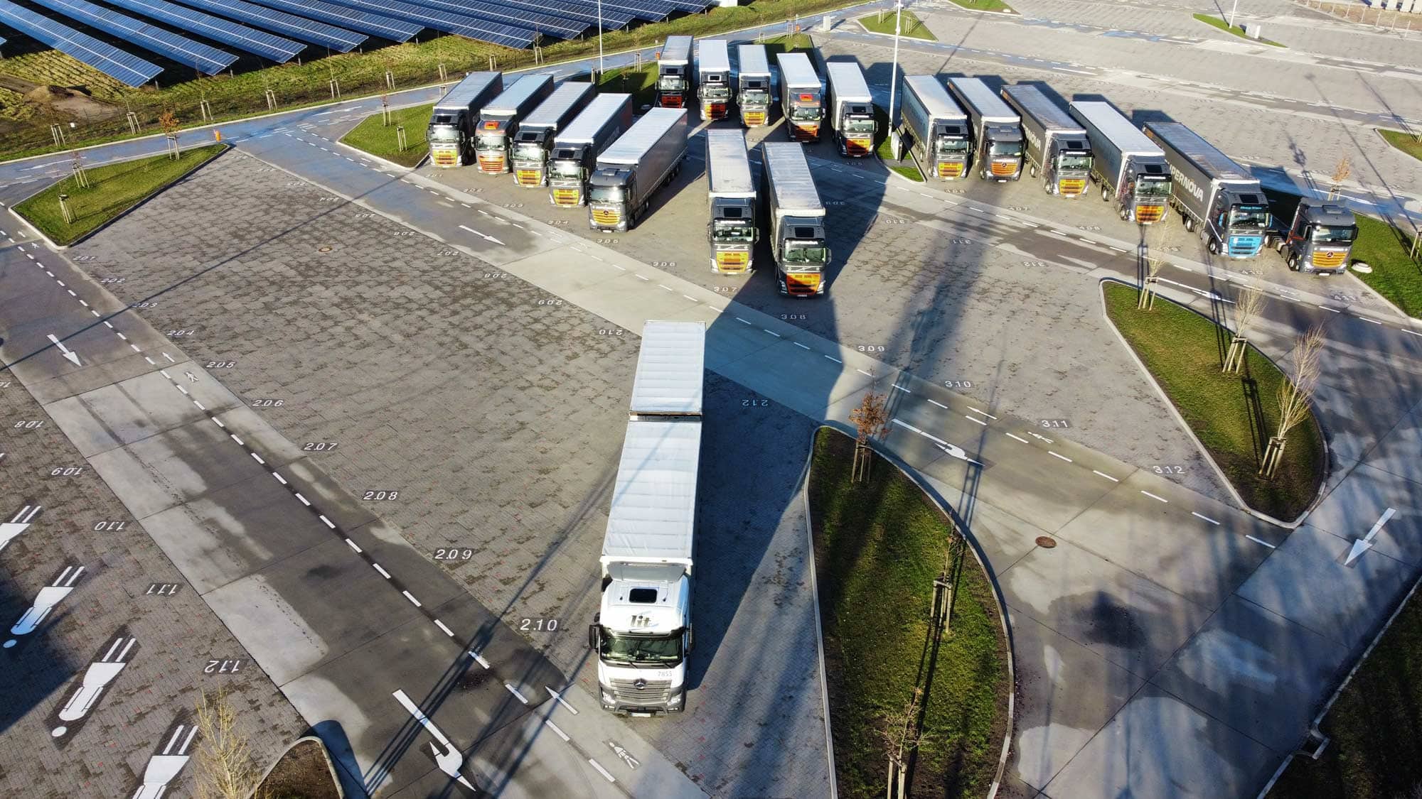 Hlídané parkoviště pro nákladní automobily A9 / Dlouhodobé parkování
